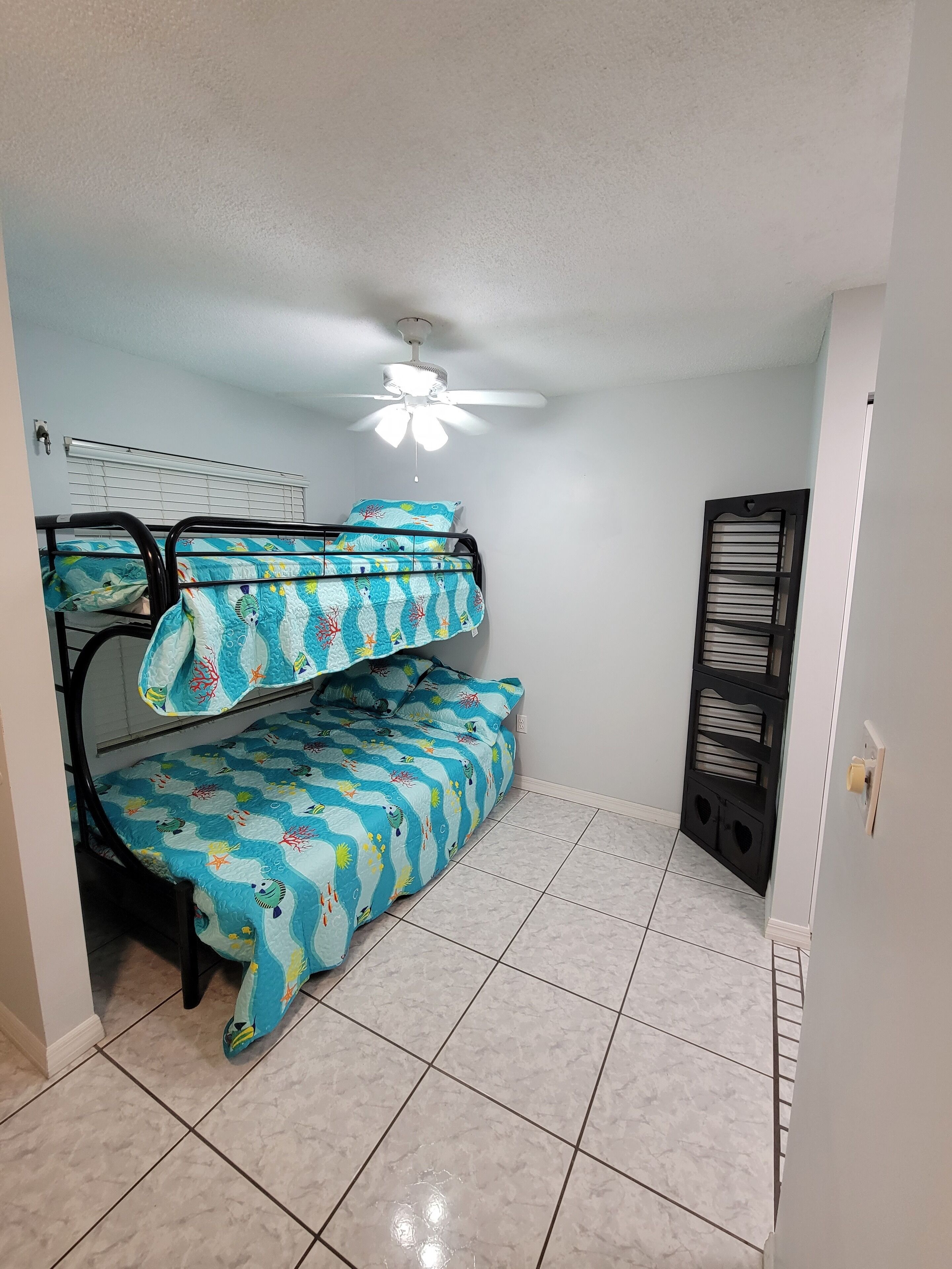 2 soverom, strykejern/-brett, wi-fi (inkludert) og sengetøy