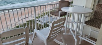 Bobby's oceanfront   2 king suites and bunk beds condo