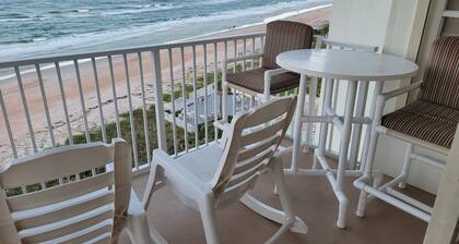 Bobby's oceanfront 2 king suites and bunk beds condo