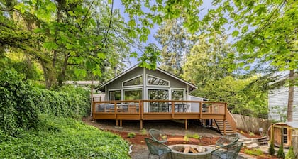 Whidbey Island A-Frame 2BR | Beach Access | Sauna