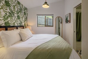 Schreibtisch, WLAN, Bettwäsche