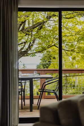 Dining - Whidbey Island A-Frame 2BR | Beach Access | Sauna (Clinton)