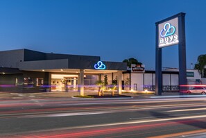 Front of property – evening/night - Hotel Nuve Gómez Palacio (Gomez Palacio)