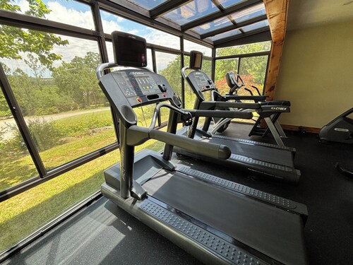 Beautiful Cabin - Secluded But Convenient