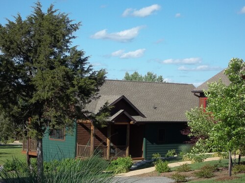 Beautiful Cabin - Secluded But Convenient