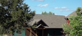 Beautiful Cabin - Secluded But Convenient