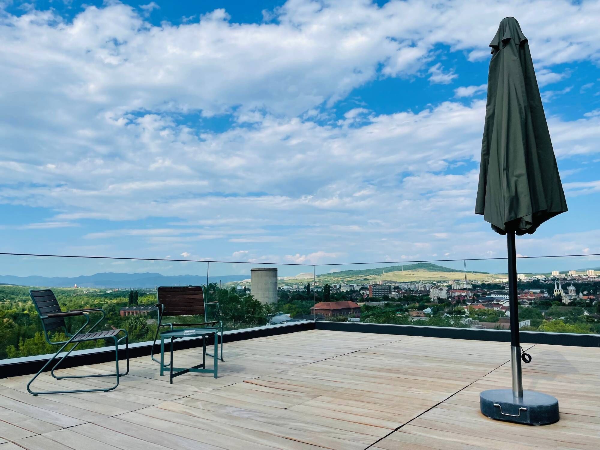 Familie-studiolejlighed - terrasse - byudsigt | Minibar, pengeskab på værelset, skrivebord