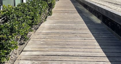 Fabulous private stand alone unit with amazing ocean views and private deck.