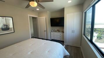 1 slaapkamer, een strijkplank/strijkijzer, gratis wifi, beddengoed