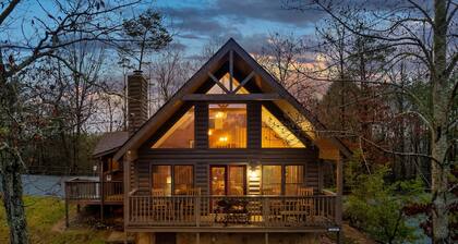 🌲Beautiful Cabin🌲Great Location ⛰ / Hot Tub / WiFi / Arcade Games🕹