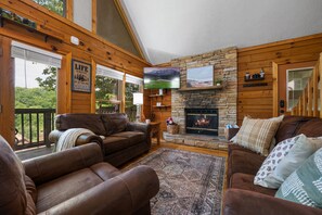 Smart TV, fireplace, video games, stereo - 🌲Beautiful Cabin🌲Great Location ⛰ / Hot Tub / WiFi / Arcade Games🕹 (Sevierville)