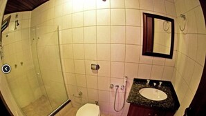 Superior Twin Room | Bathroom