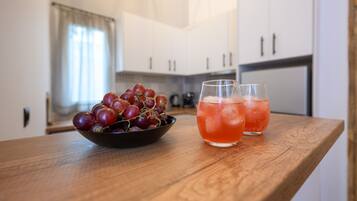 Fridge, oven, coffee/tea maker, toaster