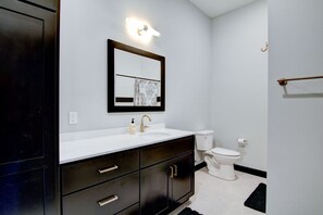 Hair dryer, towels - The Fairway - Apartment 105, 1 bed 1 bath (Altoona)