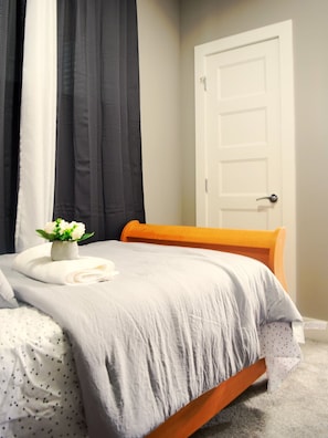 2 bedrooms, desk, iron/ironing board, free WiFi
