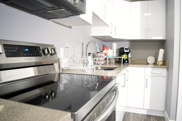 Fridge, microwave, oven, stovetop - Adorable brand new 2 bedrooms basement suite. (Edmonton)