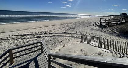 ⭐️Luxurious Hamptons Home Near Beach Heated Pool Wineries Golf Westhampton Beach