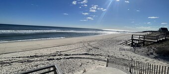 ⭐️Luxurious Hamptons Home Near Beach Heated Pool Wineries Golf Westhampton Beach