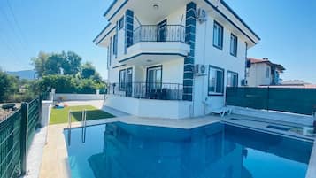 Utomhuspool