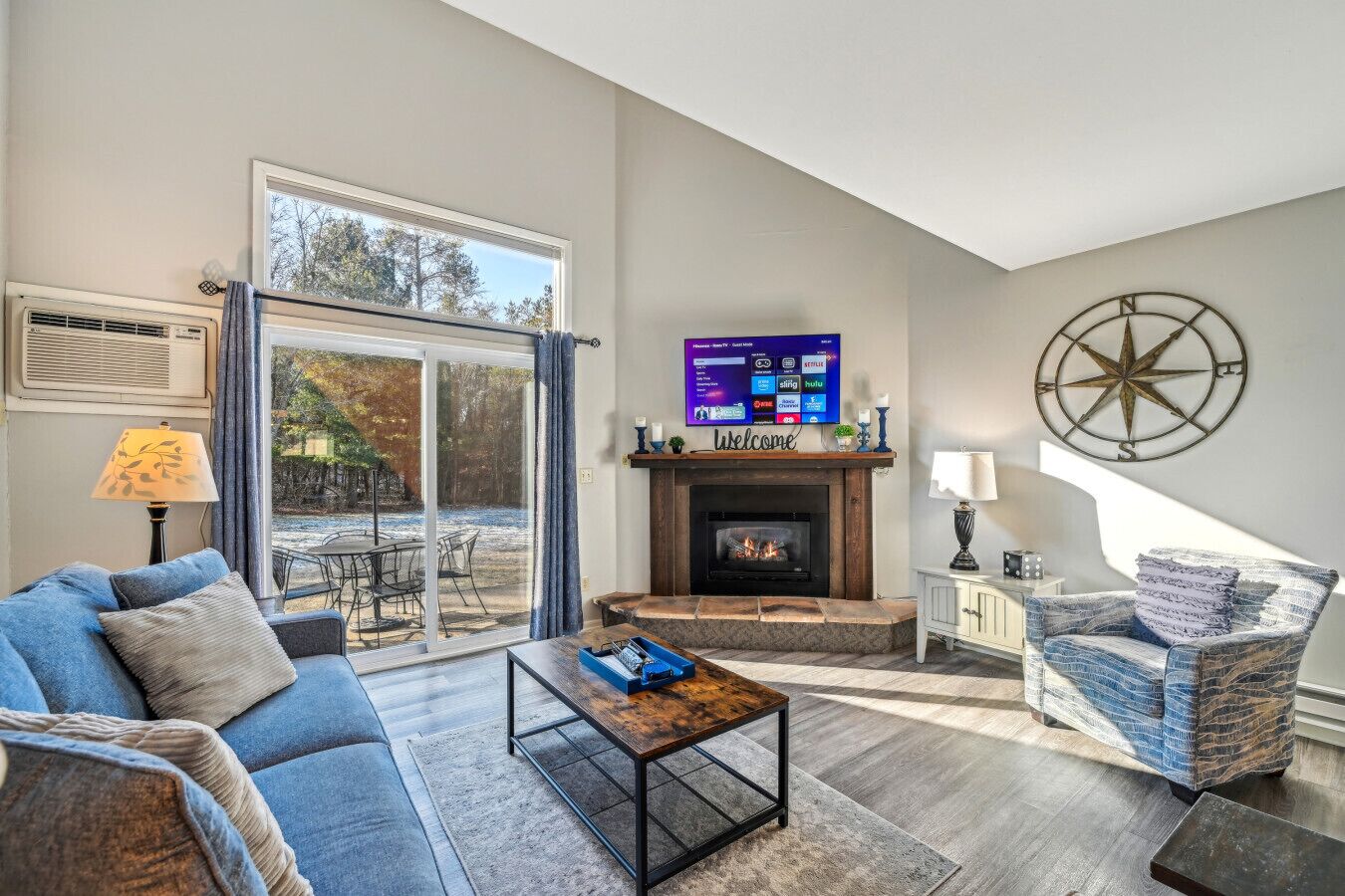 Smart-TV, Kamin, Videospiele, DVD-Player