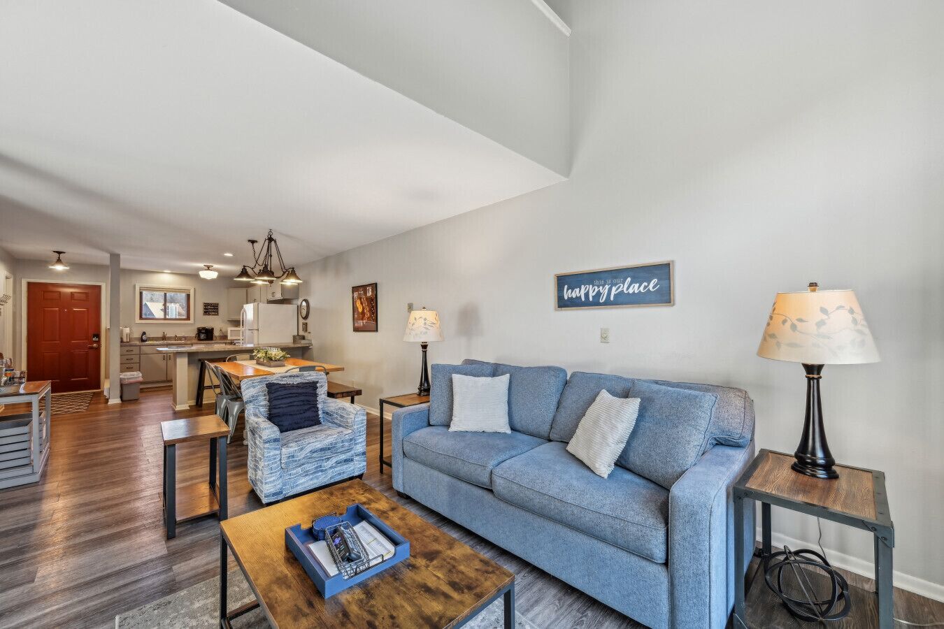 Smart-TV, Kamin, Videospiele, DVD-Player