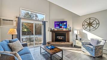 Älytelevisio, takka, videopelejä, DVD-soitin