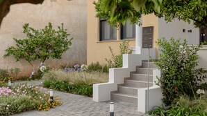 A modern building with a staircase leading to a door marked G1, G2, G3. - Galio Suites Airport by Airstay (Spata-Artemida)