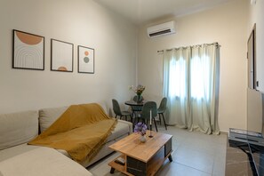 Living area - Galio Suites Airport by Airstay (Spata-Artemida)