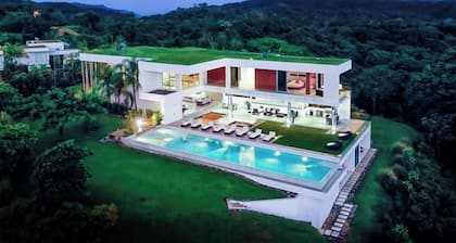 NEW! LUXURY DREAM VILLA - privat Infinity-Pool, breathtaking OceanView