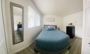 3 bedrooms, iron/ironing board, travel crib, free WiFi