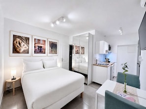 Iron/ironing board, WiFi, bed sheets