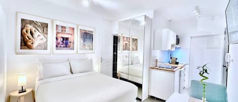 Iron/ironing board, WiFi, bed sheets