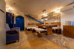 Interior - Villa O'Lucky with pool and unique tavern "konoba" (Polje (Krk))