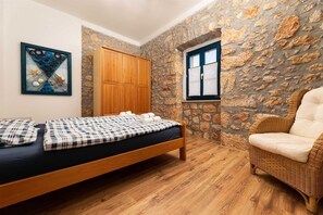4 bedrooms, free WiFi, bed sheets