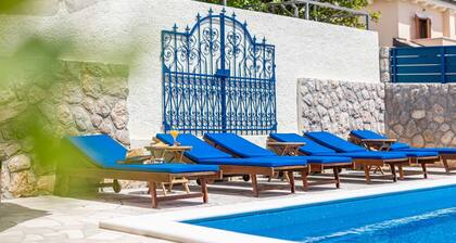 Villa O'Lucky mit Pool und einzigartiger Taverne "konoba"