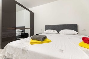 3 bedrooms, free WiFi, bed sheets