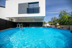 Pool - Villa Veroniq with a Pool & Jacuzzi (Hlapa (Krk))