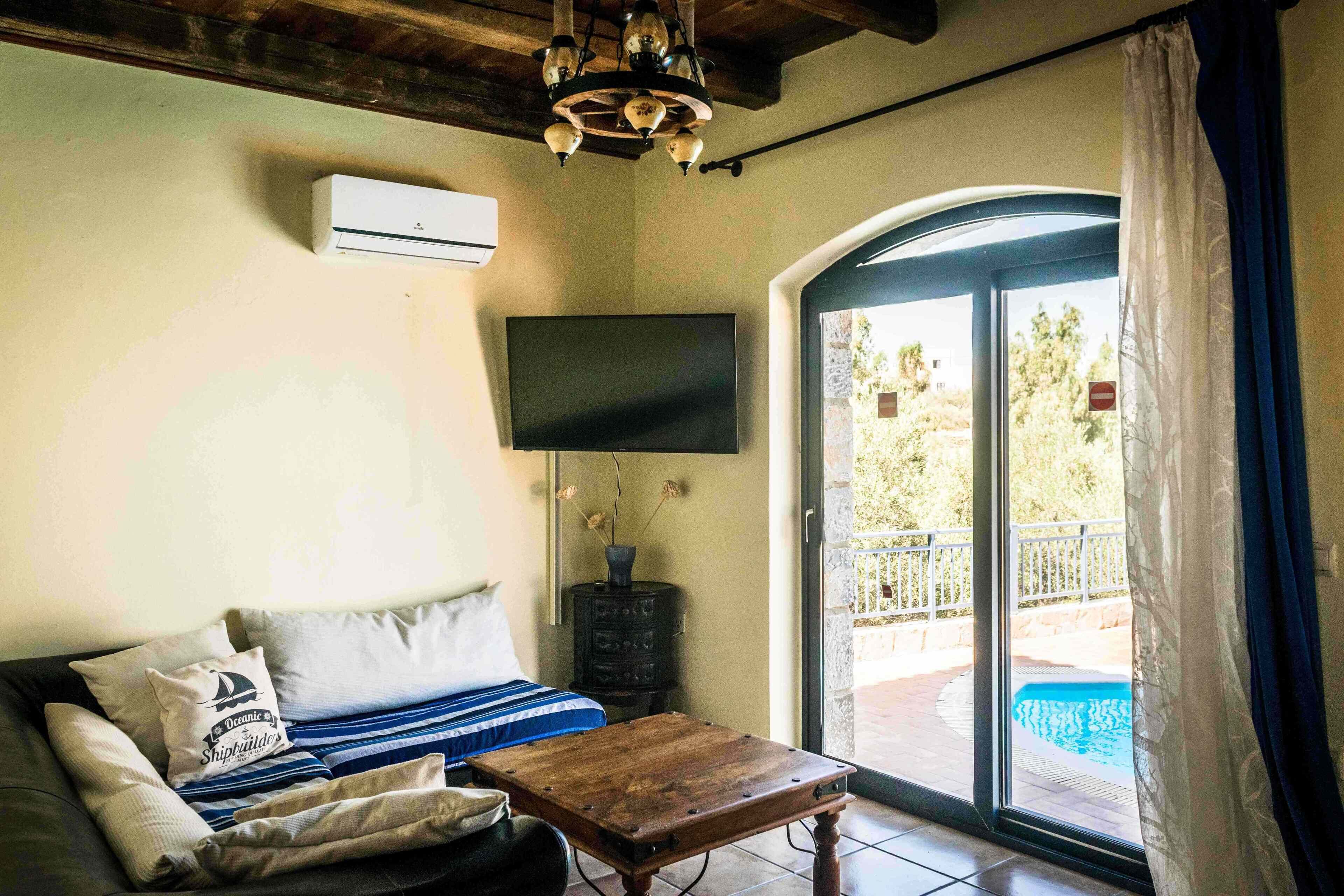 Televisie en een open haard