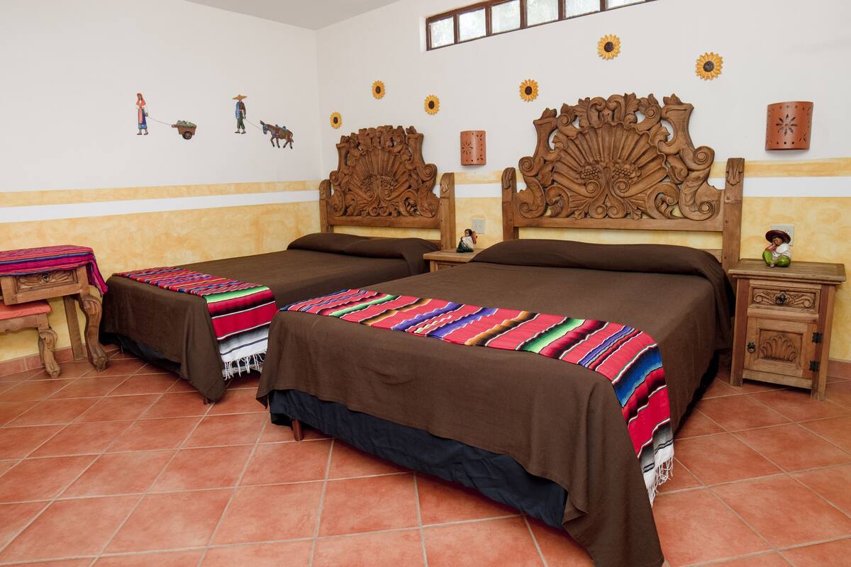 Quarto casal superior | Ferros/tábuas de passar roupa, roupa de cama