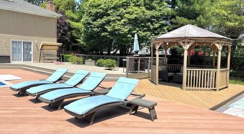 Peaceful Beach Retreat - Heated Pool, Big Backyard, Mini-Bar & Game Room