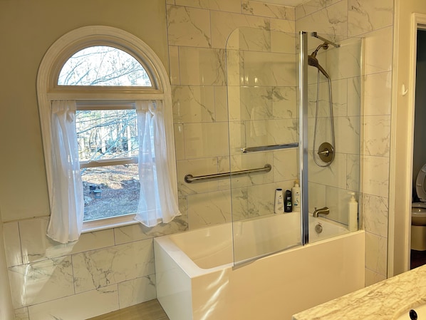 Combined shower/tub, hair dryer, towels, soap