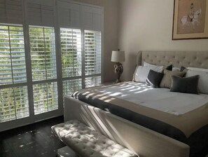 4 soverom, safe på rommet, skrivebord og strykejern/-brett