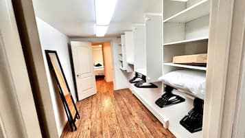 4 habitaciones, escritorio, tabla de planchar con plancha y wifi gratis
