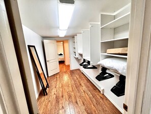 4 soverom, skrivebord, strykejern/-brett og wi-fi (inkludert)