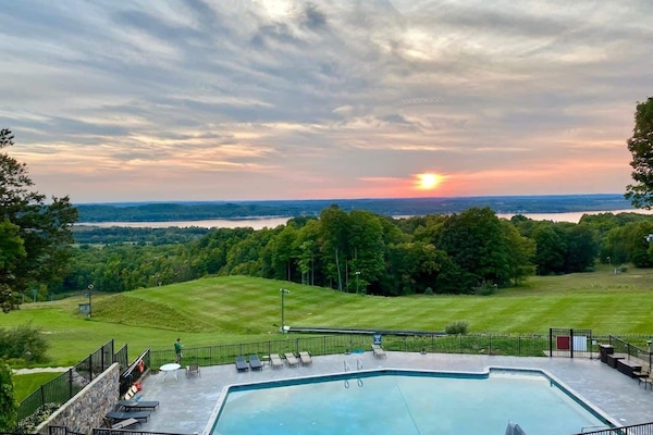 Piscine couverte, piscine extérieure