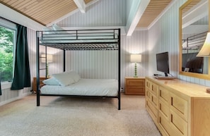 3 Schlafzimmer, Schreibtisch, Bügeleisen/Bügelbrett, kostenloses WLAN
