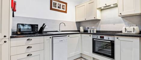 Lavavajillas, silla alta para bebés