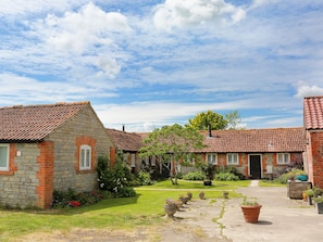 Exterior - 1 bedroom accommodation in South Barrow, near Yeovil (South Barrow, near Yeovil)