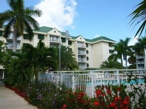 Exterior - Two-bedroom, two-bath condo close to the Ocean. Full kitchen, living r & balcony (Key West)