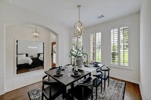 Dining - Stunning 5-Bedroom Home with Pool and Bar - Sleeps 14 & Pet Friendly! (Dripping Springs)